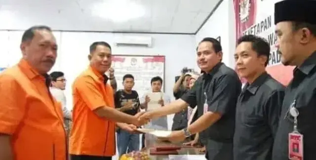 KPUD Cilegon Menetapkan Pasangan Iman-Edi Sebagai Walikota dan Wakil Walikota Terpilih KPUD Cilegon Menetapkan Pasangan Iman-Edi Sebagai Walikota dan Wakil Walikota Terpilih