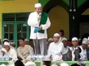 FAROUK : ISLAM ITU DAMAI DAN BUKAN TERORIS FAROUK : ISLAM ITU DAMAI DAN BUKAN TERORIS