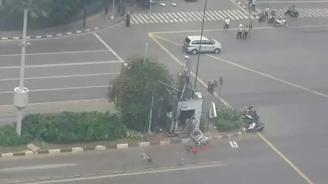 Foto-foto Bom Sarinah Beredar di Media Sosial Foto-foto Bom Sarinah Beredar di Media Sosial