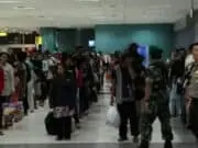 Ratusan Pengungsi Mantan Gafatar Mendarat di Bandara Soekarno-Hatta Ratusan Pengungsi Mantan Gafatar Mendarat di Bandara Soekarno-Hatta