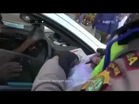 Adu Pendapat Soal Kata ‘Parkir’ dan ‘Berhenti’, Sang Sopir Taksi Akhirnya Ditilang Adu Pendapat Soal Kata ‘Parkir’ dan ‘Berhenti’, Sang Sopir Taksi Akhirnya Ditilang