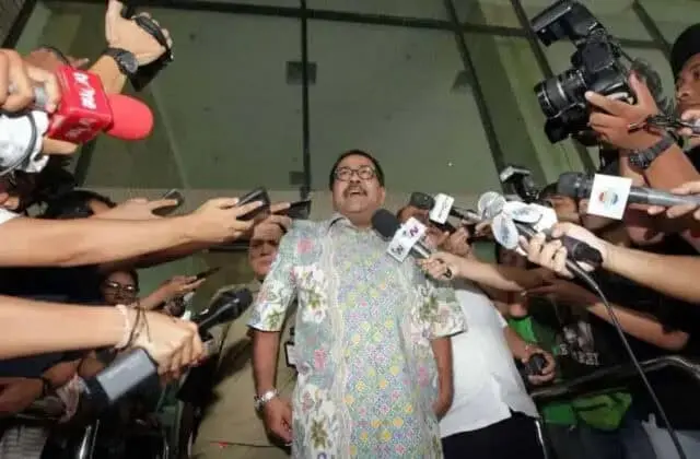 Rano Karno Dicecar 10 Pertanyaan Oleh Penyidik KPK Rano Karno Dicecar 10 Pertanyaan Oleh Penyidik KPK