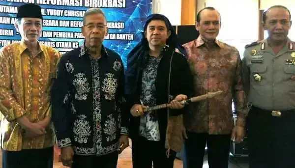 Menteri Yuddy Chrisnandi Sarankan Gubernur Banten Lakukan Rombak Birokrasi Secara Terbuka Menteri Yuddy Chrisnandi Sarankan Gubernur Banten Lakukan Rombak Birokrasi Secara Terbuka