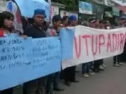 Akibat Rampas Motor Oleh Debt Collector, Puluhan Massa Geruduk Kantor Adira di Rangkasbitung Akibat Rampas Motor Oleh Debt Collector, Puluhan Massa Geruduk Kantor Adira di Rangkasbitung