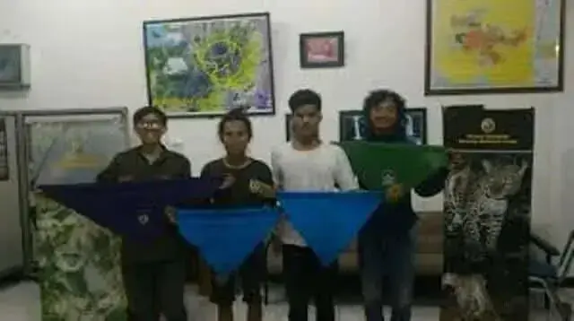 Gunung Salak Tak Luput Dari Regu Pendataan Titik Sampah Gunung Salak Tak Luput Dari Regu Pendataan Titik Sampah