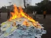 Ribuan Berkas Lembar Jawaban UN Tahun 2015 Dibakar Ribuan Berkas Lembar Jawaban UN Tahun 2015 Dibakar