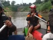 Dua Regu Dari FRPBA Menyusuri Ciliwung Untuk Memetakan Titik Sampah Dua Regu Dari FRPBA Menyusuri Ciliwung Untuk Memetakan Titik Sampah