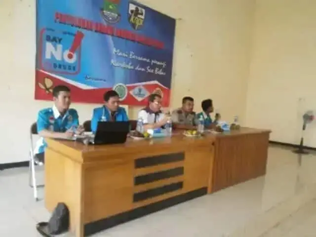 KNPI Legok Gelar Penyuluhan Bahaya Narkoba dan Sex Bebas KNPI Legok Gelar Penyuluhan Bahaya Narkoba dan Sex Bebas