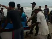 Gelombang Tinggi Hantam Rumah Nelayan di Pantai Cikeusik Pandeglang Gelombang Tinggi Hantam Rumah Nelayan di Pantai Cikeusik Pandeglang
