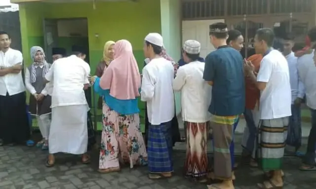 Tradisi Hari Raya Idul Fitri di Kampung Poris Plawad Tradisi Hari Raya Idul Fitri di Kampung Poris Plawad