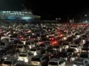 Ribuan Kendaraan Antri Menyeberang Merak-Bakauheni Ribuan Kendaraan Antri Menyeberang Merak-Bakauheni