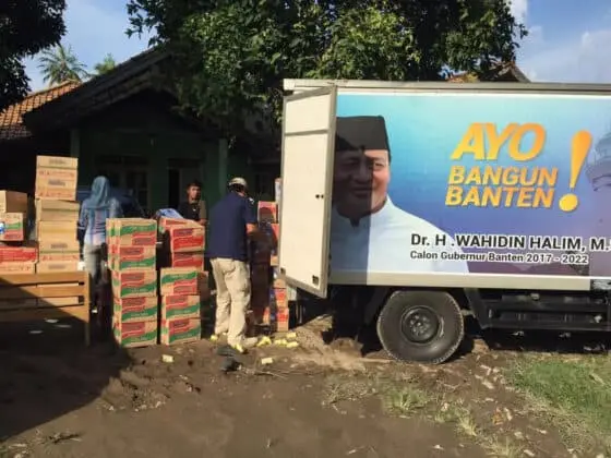 Relawan Wahidin Halim Distribusikan Bantuan untuk Korban Banjir Bandang