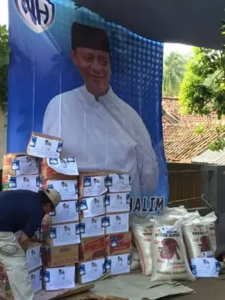 Relawan Wahidin Halim Distribusikan Bantuan untuk Korban Banjir Bandang