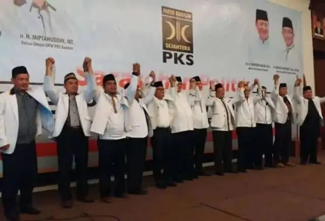 Deklarasi PKS Perkuat Pasangan WH-Andika Jadi Gubernur dan Wakil Gubernur Banten Deklarasi PKS Perkuat Pasangan WH-Andika Jadi Gubernur dan Wakil Gubernur Banten