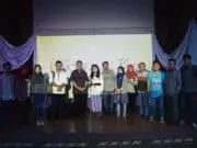 Aroma Eksistensialisme dan Absurditas dalam Pentas Teater “Perempuan Pembunuh Tuhan” Aroma Eksistensialisme dan Absurditas dalam Pentas Teater “Perempuan Pembunuh Tuhan”