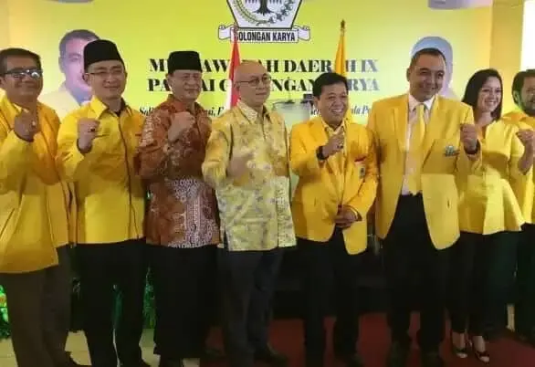 Setya Novanto Kuatkan Barisan Raih Kemenangan WH-Andika Setya Novanto Kuatkan Barisan Raih Kemenangan WH-Andika