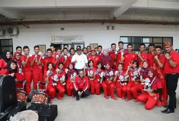 Rano Karno Tinjau Perlombaan Drum Band PON XIX Rano Karno Tinjau Perlombaan Drum Band PON XIX