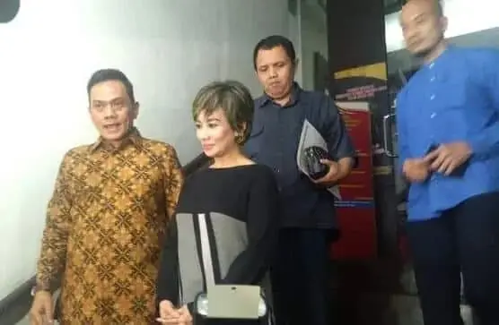 Penyanyi Reza Artamevia Bersaksi Soal Kasus Pencabulan Gatot Brajamusti Penyanyi Reza Artamevia Bersaksi Soal Kasus Pencabulan Gatot Brajamusti