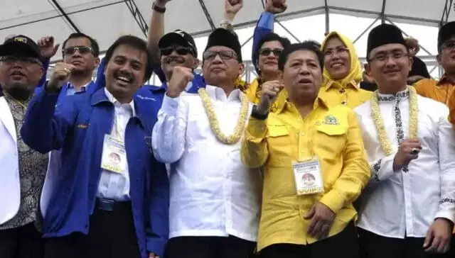 Ribuan Massa Padati Deklarasi Pasangan WH-Andika Sebagai Calon Gubernur dan Wagub Banten Ribuan Massa Padati Deklarasi Pasangan WH-Andika Sebagai Calon Gubernur dan Wagub Banten