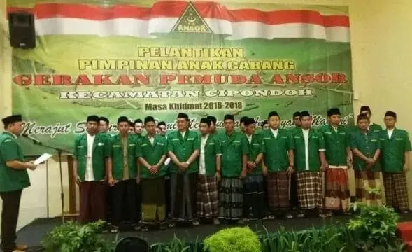 Kompak Kenakan Sarung, Nur Asyik Resmi Jadi Ketua PAC GP Ansor Cipondoh Kompak Kenakan Sarung, Nur Asyik Resmi Jadi Ketua PAC GP Ansor Cipondoh
