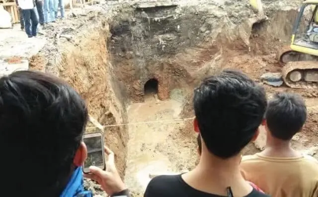 Lorong Bawah Tanah Diduga Peninggalan Zaman Belanda Ditemukan di Serang Banten Lorong Bawah Tanah Diduga Peninggalan Zaman Belanda Ditemukan di Serang Banten