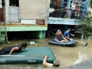 Perumahan Total Persada Banjir, Warga Mengungsi ke GOR Perumahan Total Persada Banjir, Warga Mengungsi ke GOR