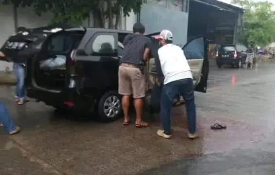 Petugas BNN Tembak Mati Dua Bandar Narkoba di Kosambi Tangerang Petugas BNN Tembak Mati Dua Bandar Narkoba di Kosambi Tangerang