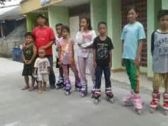 Jalan Dibeton, Warga Kampung Poris Plawad Sambut Gembira dengan Bermain Sepatu Roda dan Sepeda Jalan Dibeton, Warga Kampung Poris Plawad Sambut Gembira dengan Bermain Sepatu Roda dan Sepeda