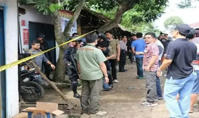 Tukang Servis HP Ditangkap Densus 88 Terduga Teroris di Baros Tukang Servis HP Ditangkap Densus 88 Terduga Teroris di Baros