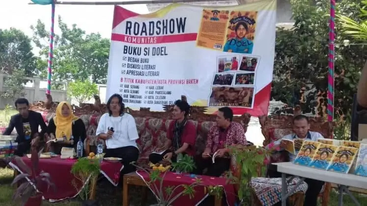 Rano Karno Jalin Keakraban Bersama Komunitas Buku Si Doel