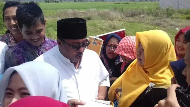 Rano Karno Jalin Keakraban Bersama Komunitas Buku Si Doel Rano Karno Jalin Keakraban Bersama Komunitas Buku Si Doel