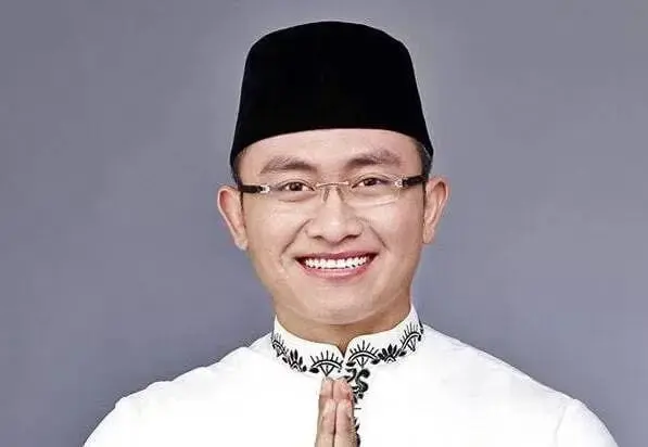 Andika Hazrumy Bukan Atut! Andika Hazrumy Bukan Atut!