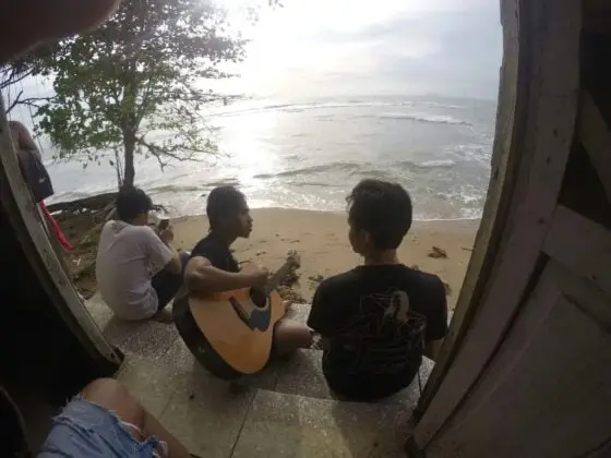 Libur Natal Wisatawan Lokal Serbu Pantai Anyer