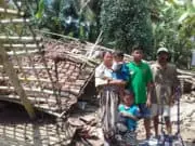 Rumah Keluarga Petani Roboh di Tengah Euforia Perayaan Menyambut Tahun Baru 2017 Rumah Keluarga Petani Roboh di Tengah Euforia Perayaan Menyambut Tahun Baru 2017