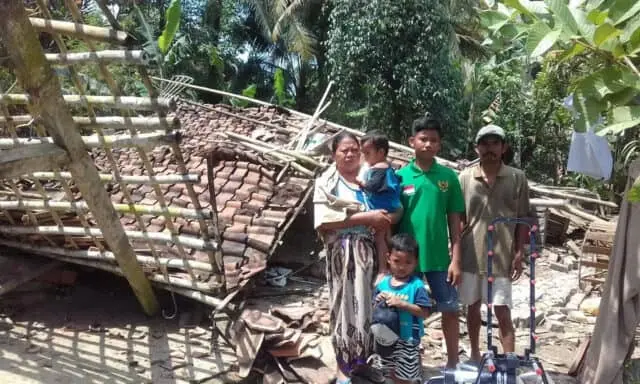 Rumah Keluarga Petani Roboh di Tengah Euforia Perayaan Menyambut Tahun Baru 2017