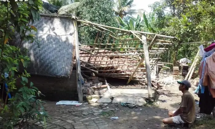 Rumah Keluarga Petani Roboh di Tengah Euforia Perayaan Menyambut Tahun Baru 2017