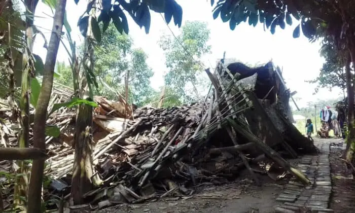 Rumah Keluarga Petani Roboh di Tengah Euforia Perayaan Menyambut Tahun Baru 2017