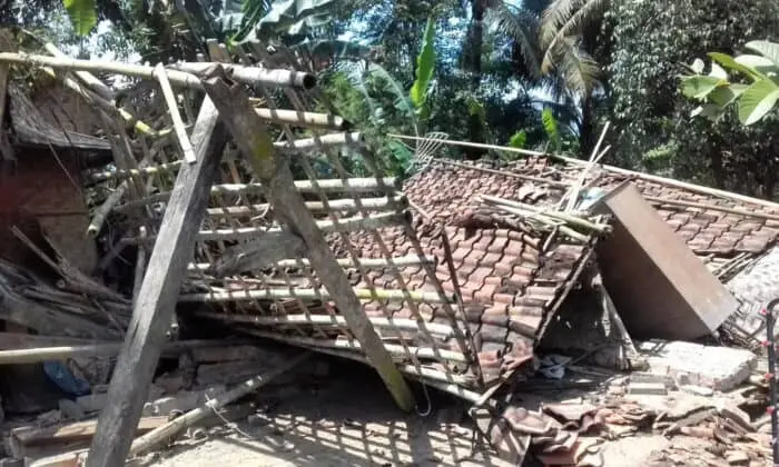 Rumah Keluarga Petani Roboh di Tengah Euforia Perayaan Menyambut Tahun Baru 2017