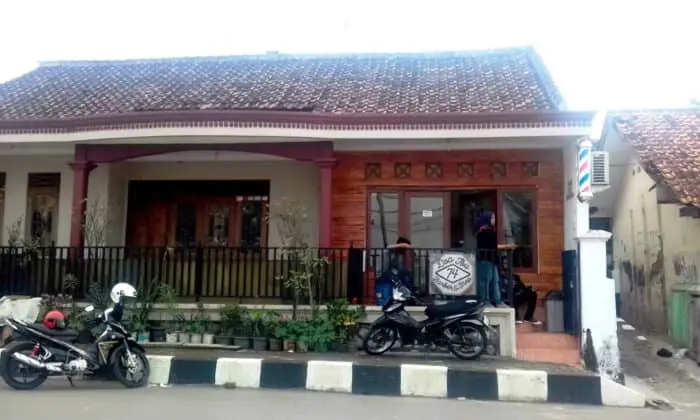 Pangkas Rambut &ldquo;Doa Ibu&rdquo; Spesialis Gaya Rockabilly