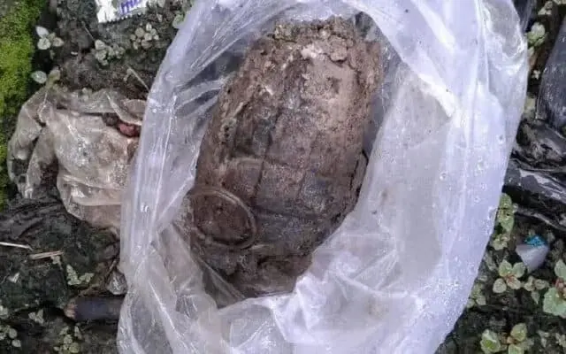 Granat Nanas Ditemukan Warga Larangan Saat Bersihkan Selokan Granat Nanas Ditemukan Warga Larangan Saat Bersihkan Selokan