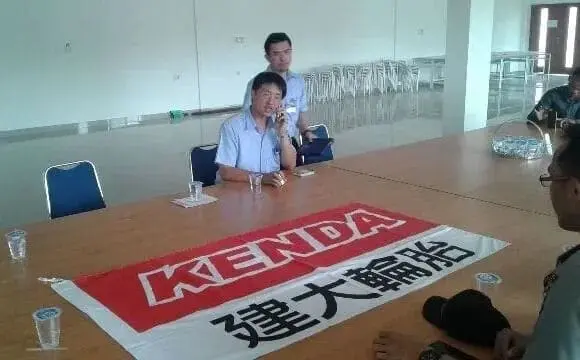 Bendera Merah Putih Bertuliskan Mandarin Diprotes Warga Serang Bendera Merah Putih Bertuliskan Mandarin Diprotes Warga Serang