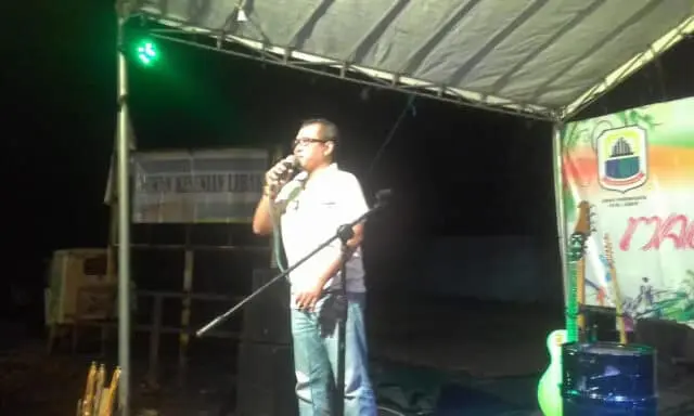 Menumbuhkan Ekonomi Kreatif di Kalangan Komunitas Pemuda Menumbuhkan Ekonomi Kreatif di Kalangan Komunitas Pemuda