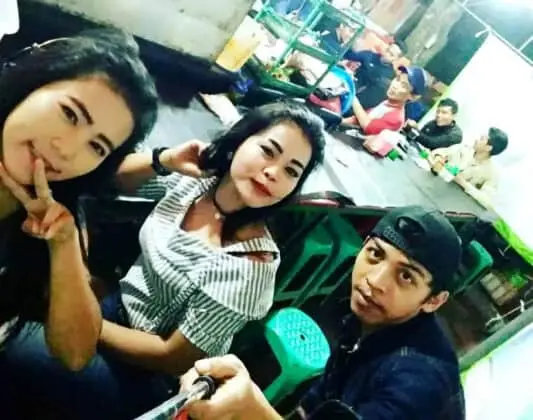 PECEL LELE CAK RAMON, Tempat Berlangganan Cewek-cewek Cantik Mengusir Rasa Lapar