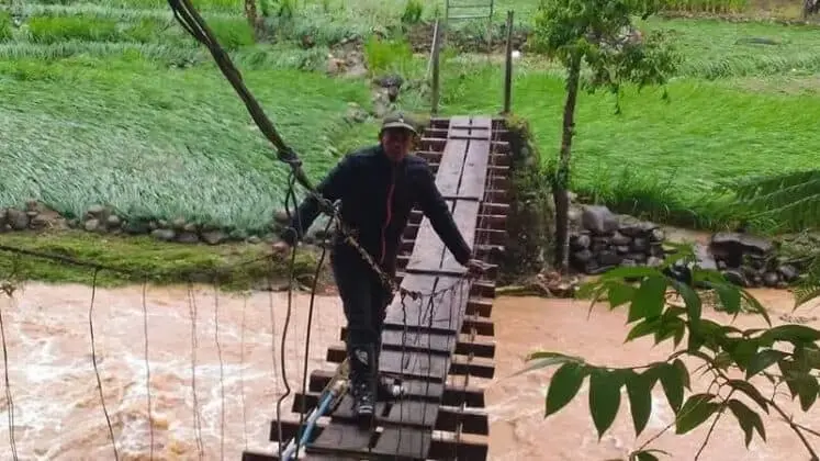 Jembatan Putus Diterjang Banjir, Persiapan Siswa Jelang Ujian Nasional Terganggu