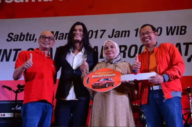 Telkomsel Berikan Hadiah Mobil BMW dan Vespa kepada Pelanggan Setia
