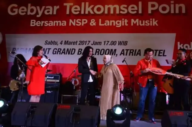 Telkomsel Berikan Hadiah Mobil BMW dan Vespa kepada Pelanggan Setia