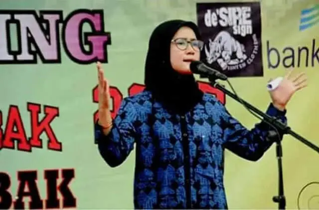 Launching Kaos Lebak 2017, Bupati Iti Octavia: Jangan Pernah Lelah Membawa Lebak untuk Lebih Baik Launching Kaos Lebak 2017, Bupati Iti Octavia: Jangan Pernah Lelah Membawa Lebak untuk Lebih Baik