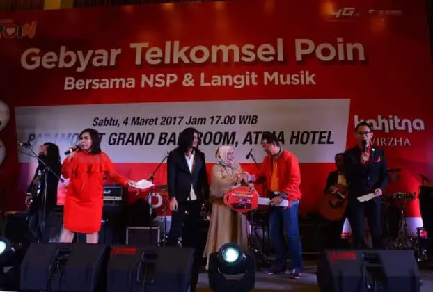 Telkomsel Berikan Hadiah Mobil BMW dan Vespa kepada Pelanggan Setia