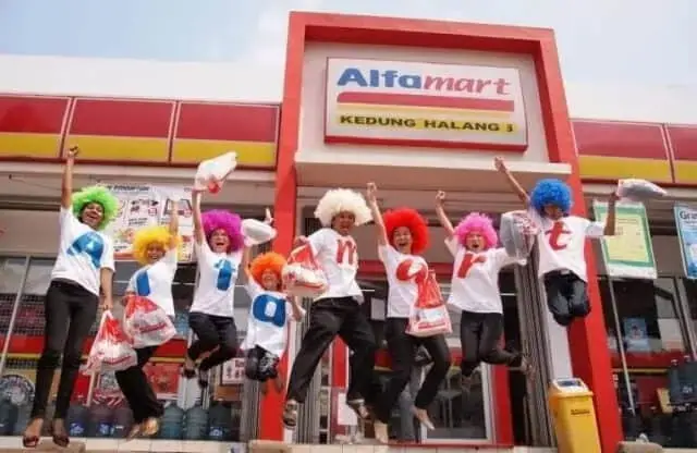 Persoalkan Transparansi Sumbangan, Mustholih Digugat Mini Market Alfamart Persoalkan Transparansi Sumbangan, Mustholih Digugat Mini Market Alfamart