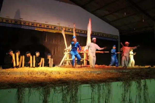 Teater Abu Nawas Pondok Pesantren Manahijussadat Mencetak Santri Sebagai Aktor Kehidupan Teater Abu Nawas Pondok Pesantren Manahijussadat Mencetak Santri Sebagai Aktor Kehidupan